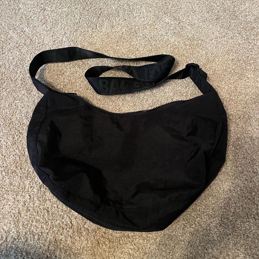 Baggu Brand Medium Nylon Crescent Bag in Black